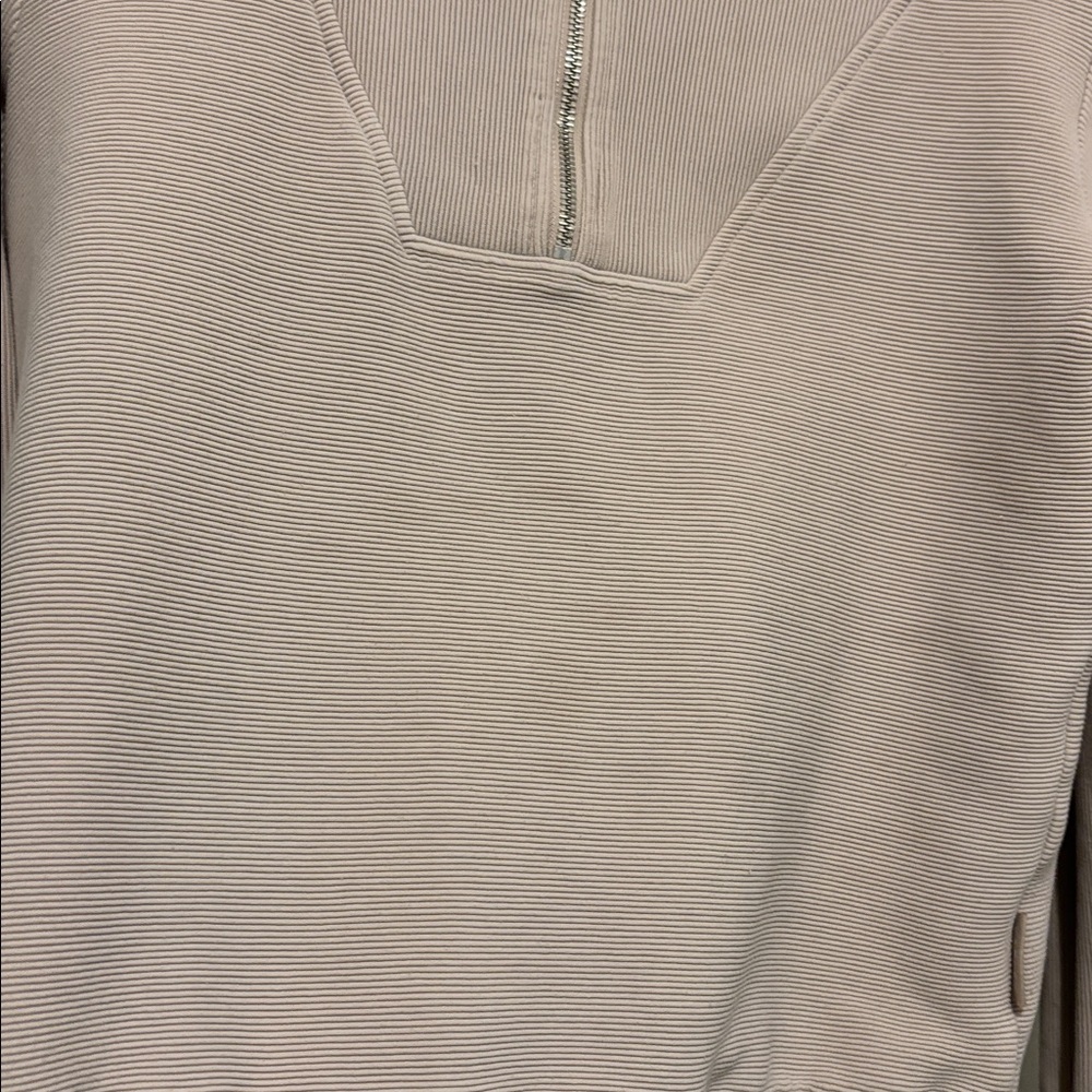 Varley
Vine Pullover - Picture 2 of 4